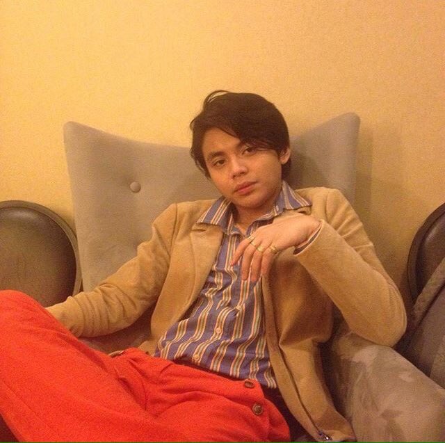 aleahrivera's tweet photo. @Bsilonga Kuya ter! @Bsilonga Sorry nalate ako ng greet pero better late than never😊 HAPPY BIRTHDAY KUYA BLASTER MITCHELLE MEDINA SALONGA.Para sakin ikaw yung nagpapasaya ng banda keep on doing that po kuya. LOVE PO KITA KUYAA Yiieee Mwaa😊😘
#BlasterAt19 https://t.co/Sogpr2tCTV