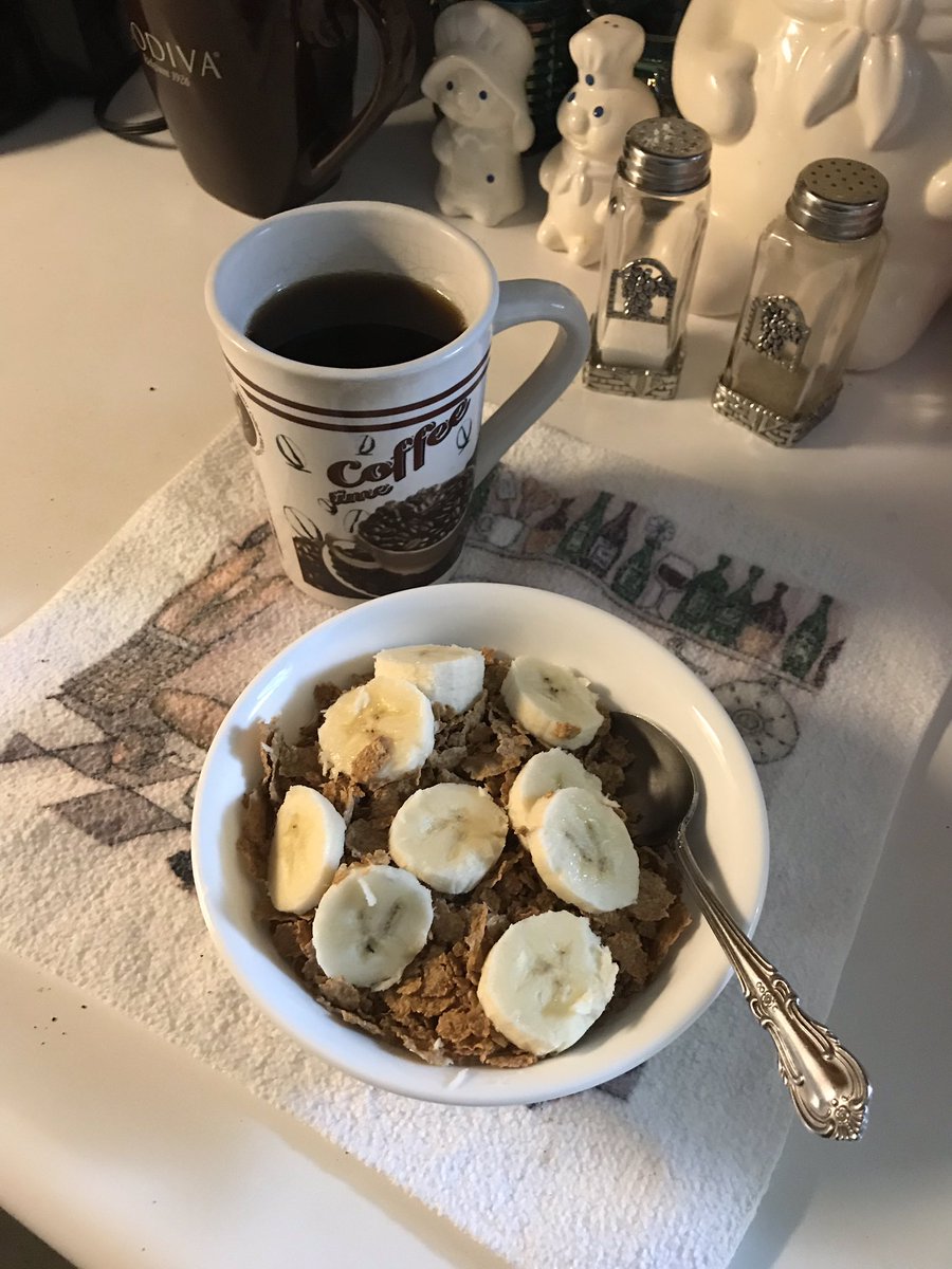 HayHayneil's tweet photo. Good Morning, now maybe I’ll get moving in a bit! Maybe 😂😂😂 happy Sunday All & Have a Blessed Week All ☕️🙏🏻🌍🌎🌏🍁🍂🌻🌈 #coffee #morningcoffee #bifit #breakfast #startyourday #Blessings #loveislove #lovefamily #lovefriends #lovemymorningcoffee https://t.co/mh7qTEnAuY