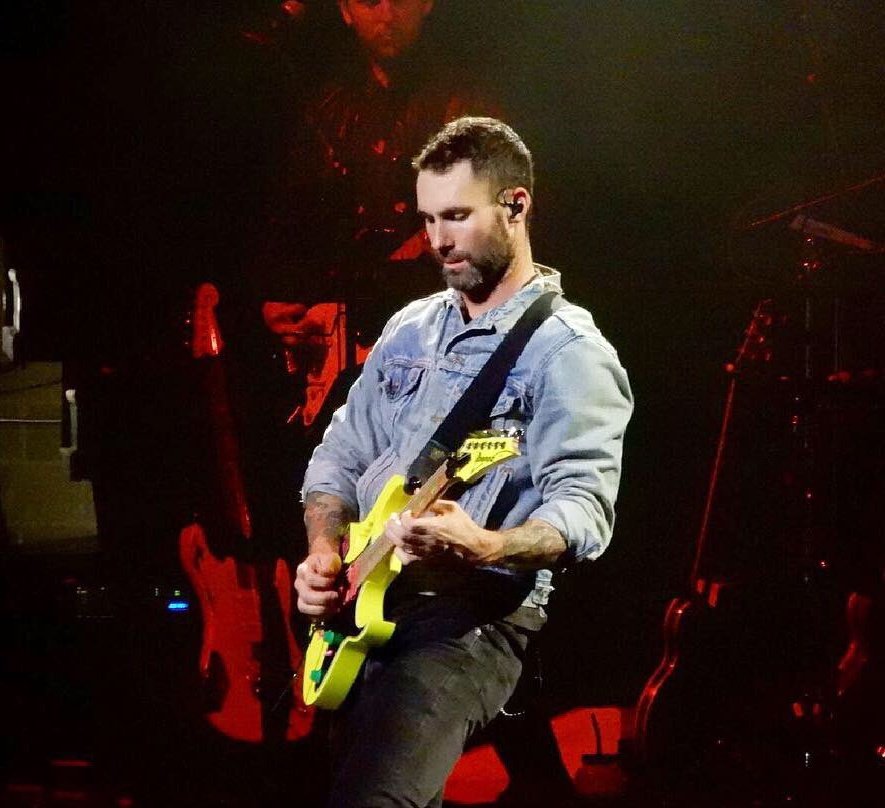 circleslov's tweet photo. Denim jacket
I’m voting for @maroon5 for Favorite Duo or Group - pop/rock at the #AMAs https://t.co/6iGeIjvTv5