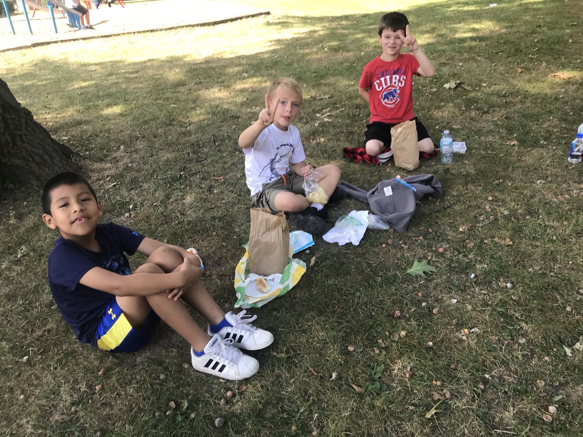 JWalrath2's tweet photo. Second graders had a great community walk.  They visited the police station, fire department, mayor, library, YMCA, and had lunch at the park.  #teachmorris @morris54braves https://t.co/f1KpIQi5qM