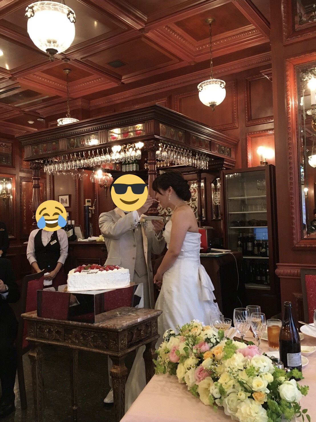 メロンジュース 卒花 披露宴はレストラン会場でこじんまり行いました 新郎ウェルカムスピーチ時に途中でカンペをポッケから出して 笑いをとりました 不本意 それからオリジナルプロフィールムービー上映してからのケーキ入刀 ファーストバイト ケーキは