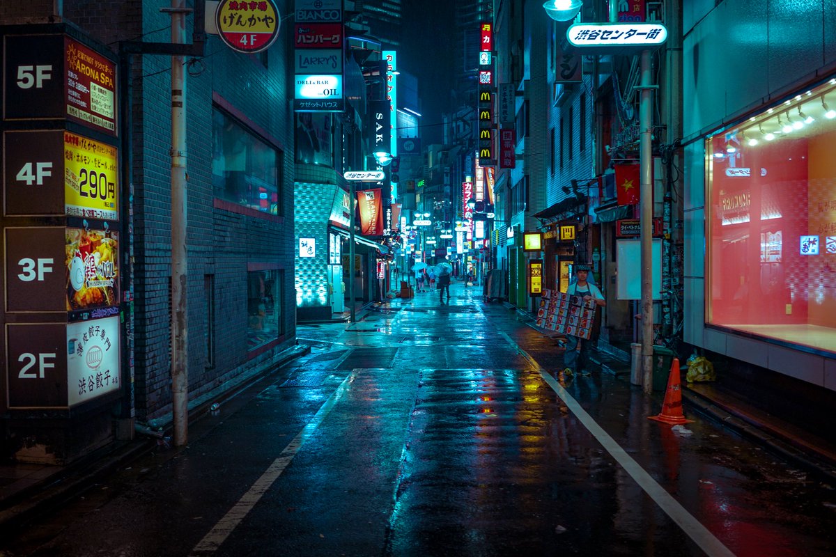 agkdesign's tweet photo. I went for a short walk after the trains stopped running tonight. Never seen Shibuya so empty. #TyphoonTrami #sonyalpha #neon #tokyo #japan #rain https://t.co/G3pSmhSRw7