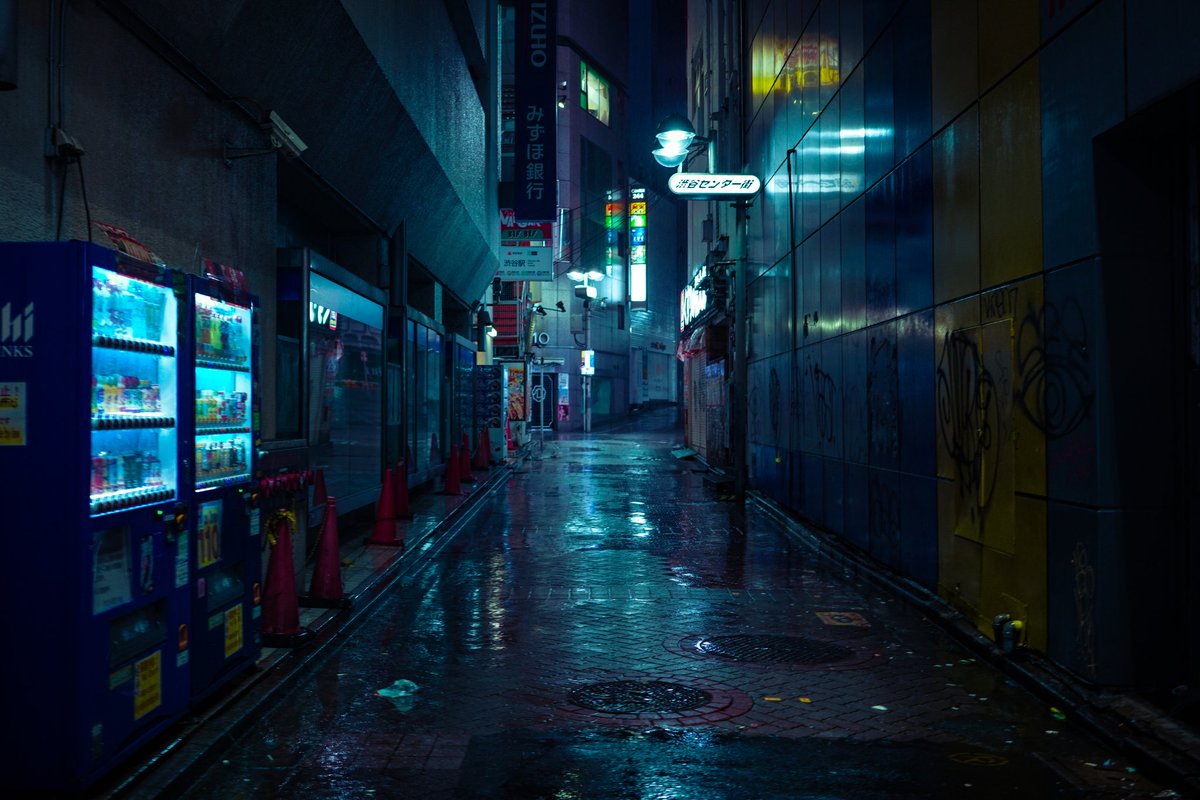 agkdesign's tweet photo. I went for a short walk after the trains stopped running tonight. Never seen Shibuya so empty. #TyphoonTrami #sonyalpha #neon #tokyo #japan #rain https://t.co/G3pSmhSRw7