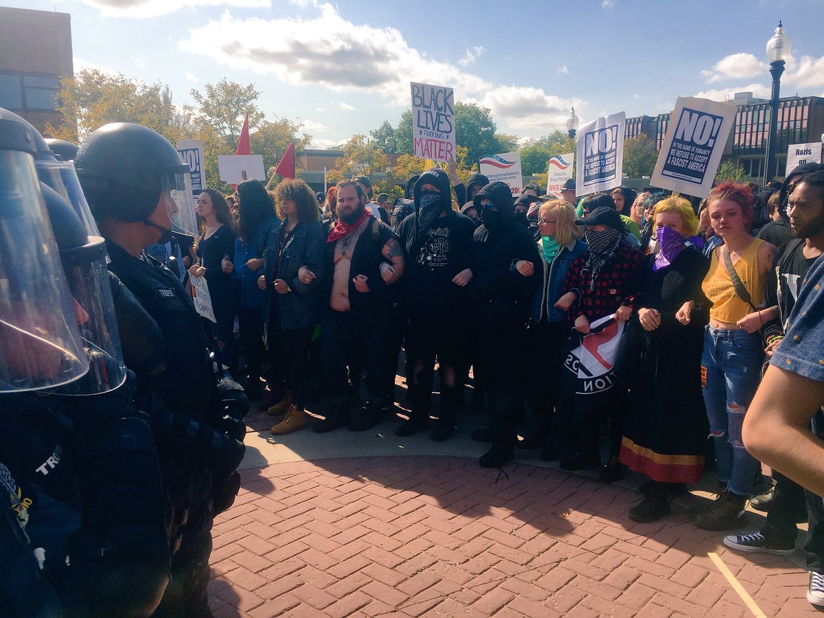 Marcelevision's tweet photo. This is what it looked like just before the big push from @OSHP troopers tried to move protesters at the @KaitMarieox #KSUOpenCarryWalk https://t.co/TDcSqhFb4H