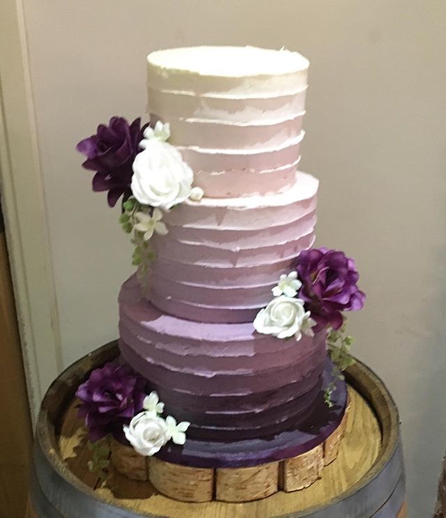Leylandcakes's tweet photo. 💜💜 Congratulations to the lovely Kim &amp; Barry who got married at the stunning @charnockfarmweddings Love their lavender #ombré cake 💜💜 #weddingcake #buttercream #buttercreamcake #ombrecake #ombre #love #weddingcakes #design #purple #lilac #lavender #l… https://t.co/sFqHDH7jLF https://t.co/i9gBvXPIYD