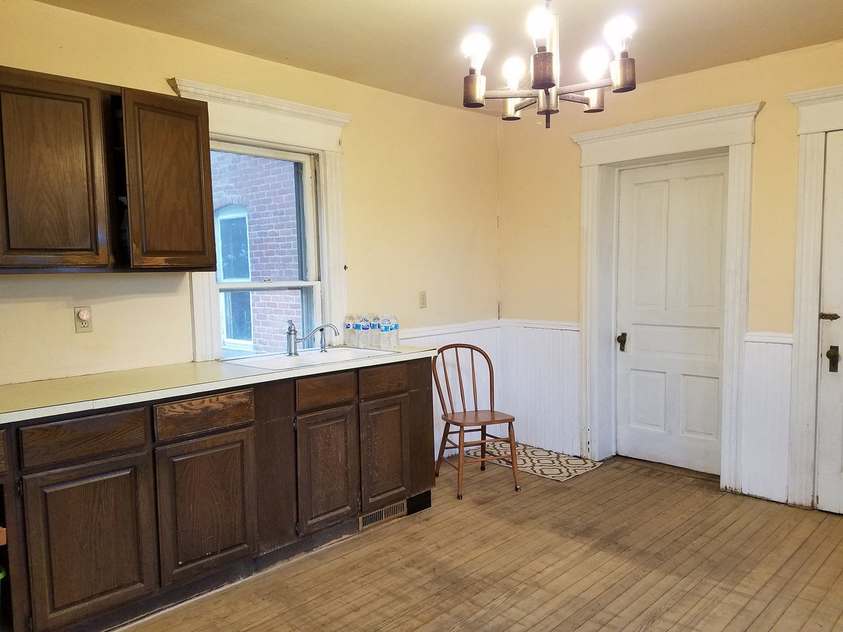 SoMediaLearnLab's tweet photo. Turn up the sound! Big sky space in this turn-of-the-century #farmhouse #forsale on Oct 14, all orig. woodwork &amp; wood floors high ceilings #farmhousestyle spectacular sunsets, https://t.co/Vpo1v7Ejkq farmhouse auction #Michigan #flickr https://t.co/wLiLkVhb7k #Michigan https://t.co/fikdDxDoOk
