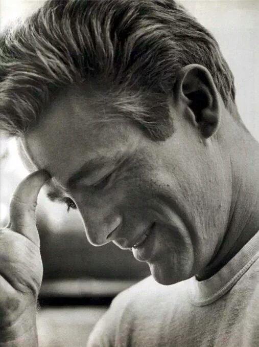 ClassicalCinema's tweet photo. On this date in 1955, we tragically lost James Dean. He was just 24 years old. #RIP https://t.co/gFFmLXLokL