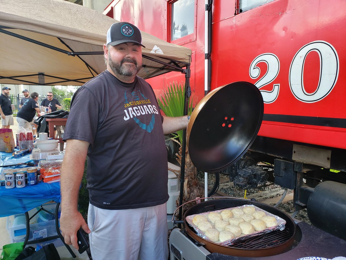 RailgatingJax's tweet photo. How about some breakfast before the game? We know how to tailgate before a Jags game! #Railgating #RailCar #Jax #GoJags #DUUUVAL https://t.co/Oz18UzYbb9