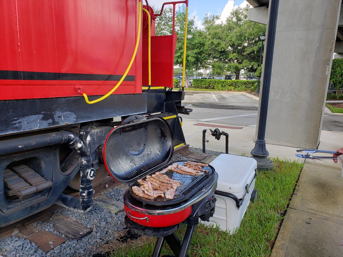 RailgatingJax's tweet photo. How about some breakfast before the game? We know how to tailgate before a Jags game! #Railgating #RailCar #Jax #GoJags #DUUUVAL https://t.co/Oz18UzYbb9