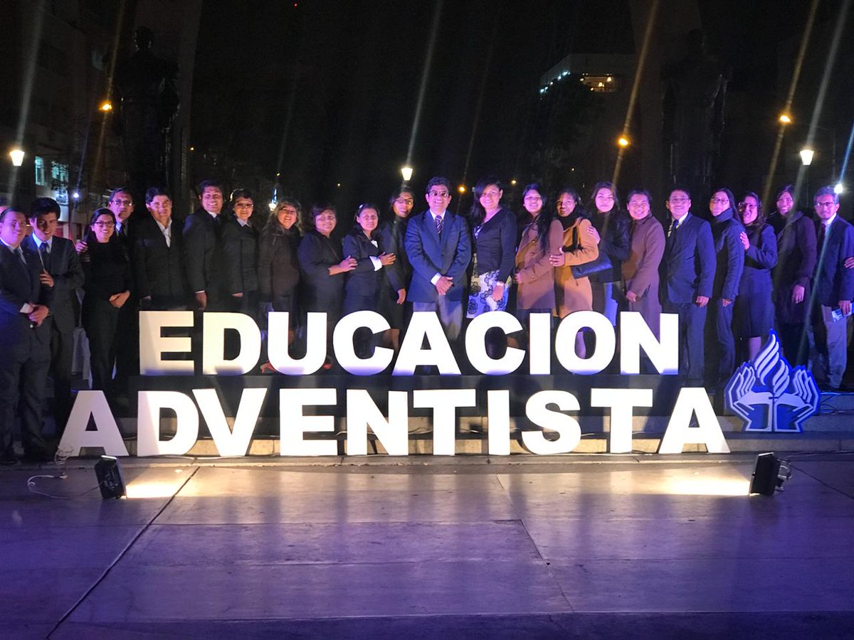 “No enseñes a un niño a aprender por la fuerza o con dureza. Dirige su aprendizaje divirtiendo su mente para que sea capaz de descubrir el genio que hay en él.”
Platón