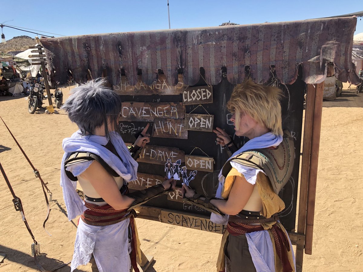 Knowonesdesigns's tweet photo. The boys got lost and asked some friendly assassins for directions #FFXVPocketContest #FFXV #wastelandweekend https://t.co/fcB93BHQ1a