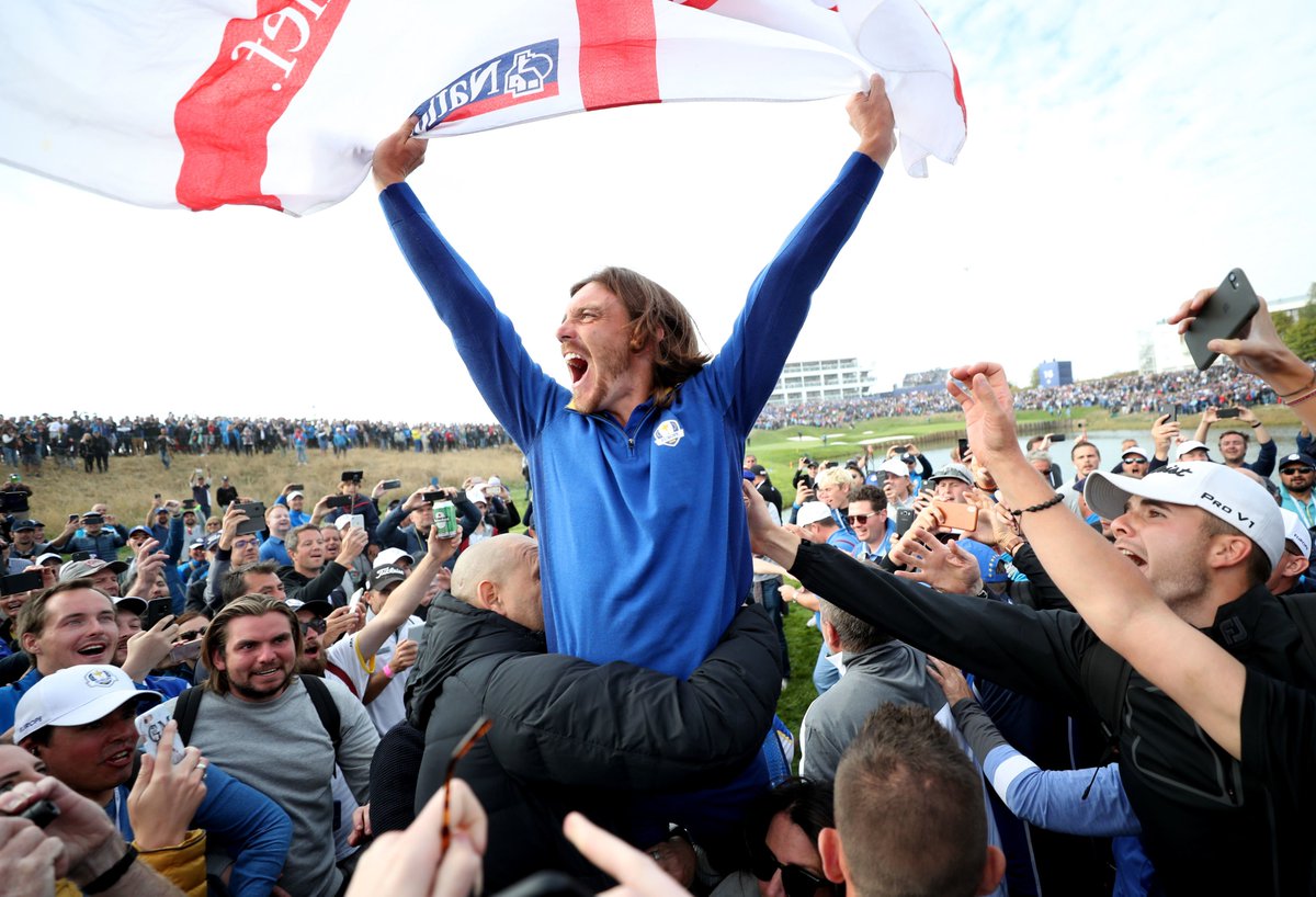TelegraphSport's tweet photo. #TeamEurope regain the #RyderCup as Tommy Fleetwood is carried shoulder high https://t.co/88DWMpkVSZ https://t.co/QThkpuHUsb