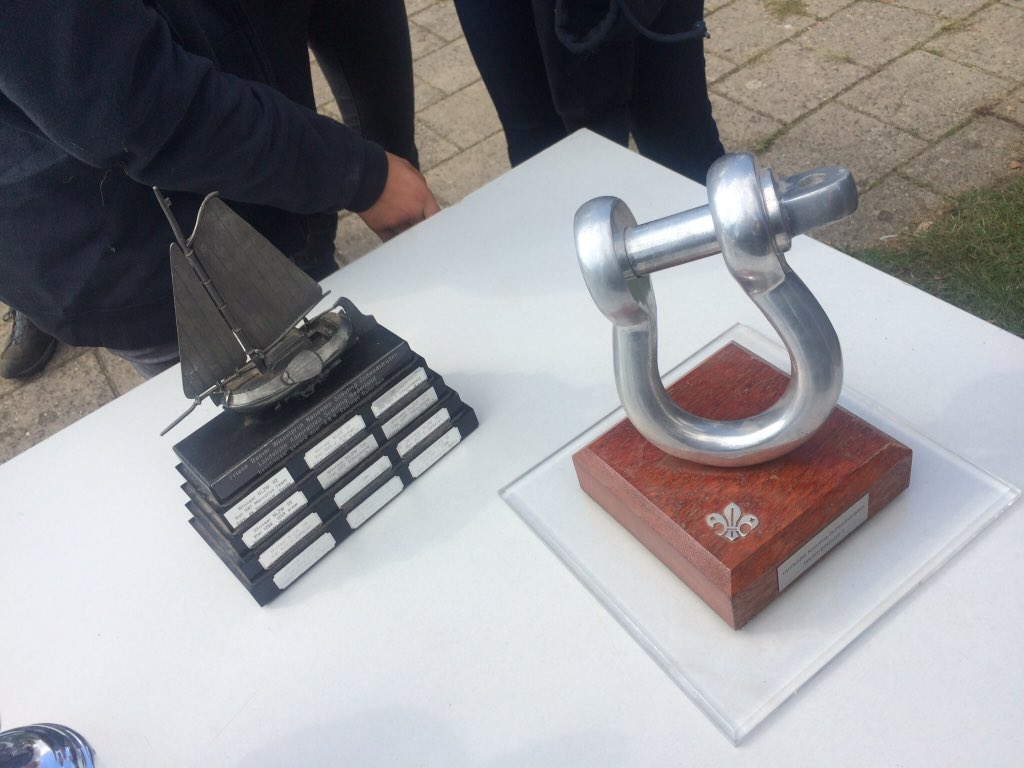 GerritJanGorter's tweet photo. Vanmiddag naar #Harderhaven @ZeilschoolScout voor de prijsuitreiking van de landelijke @scouting_nl zeilwedstrijden. 44 groepen #waterscouts streden met hun lelyvletjes om de eer (en wisselbekers) https://t.co/66es8sdUEZ