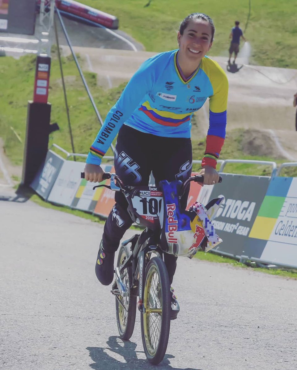 marianapajon's tweet photo. Sigo trabajando fuerte para volver con esta sonrisa. No es fácil ver pasar las carreras, la clasificación olímpica y yo tengo más puntos pero en las cicatrices jajaja🤣 Aún así, todos los días me levanto con la motivación de saber que voy a llegar con más sed de triunfo! #Al100 https://t.co/9ob8adsKTD