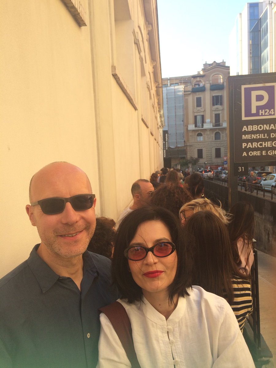emmatagliacollo's tweet photo. Pazientemente in fila per #iosonogiordanobruno #macro ⁦@Roma⁩ https://t.co/F7c9pHS70l