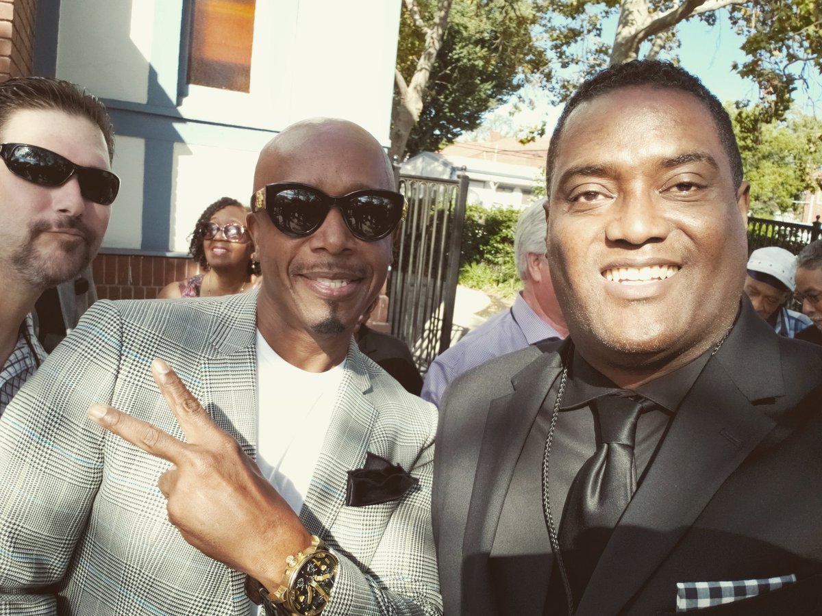 BigAlSams's tweet photo. What an awesome home-going funeral service for our friend #SkipDavis, a titan in the entertainment and sports game. We all came to pay our respects, armed with a great story about Skip. Even @MCHammer brought the house down in laughter. That's the way it should be. #RIPSkip https://t.co/GevHNeYv37