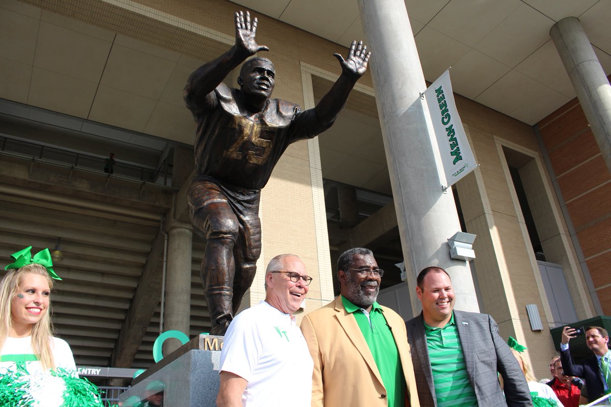DiscoverDenton's tweet photo. Yesterday was a day centered on #MeanJoeGreene and @MeanGreenFB. Read about yesterday's statue dedication and the fun #Dentoning to come in October at @Kimphillips61's blog: https://t.co/hjSvsAhsHv #dentoning #GMG https://t.co/Ee3vniR0fA