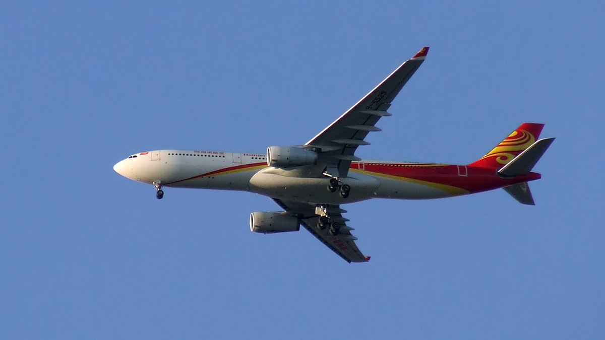 A3803's tweet photo. Einer der schönsten #TXL-Flieger im schönen Licht der tiefen Sonne. #HU489 #PEKTXL #HainanAirlines #A330 #B6529 https://t.co/bJg4FyuduG
