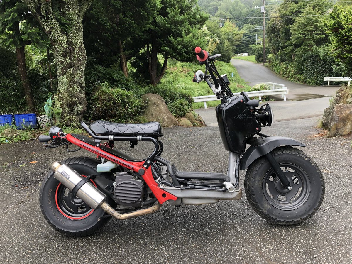 WATASITAWASIl's tweet photo. ズーマー売ります。
7万になります！！
カスタムしてあります。
セル一発始動、不具合ありません。
それどころかセッティングを出してあるので65キロまで確認済みです。
気になる方、欲しい方DMお願いします。
#ズーマー売ります
#売ります
#エイプ売ります
#原付売ります
#zx売ります
#マグナ売ります https://t.co/M2Exy7xu7r