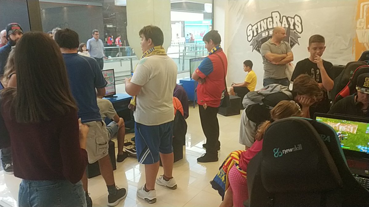 Y era un domingo en la tarde
Fui a los coches del Fortnite~
-Tirorirorirori-