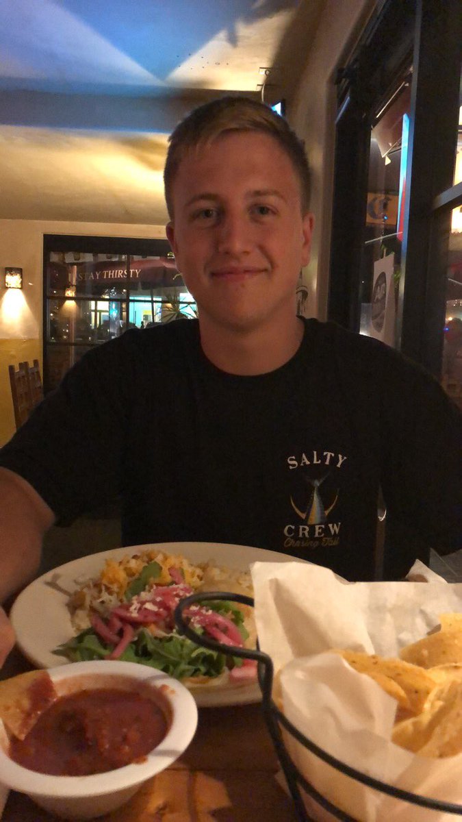 Whit_Gordon's tweet photo. Happy birthday!! 🎉 21 has never looked so good! I love you long time ❤️❤️ https://t.co/yV4qKlxtSh