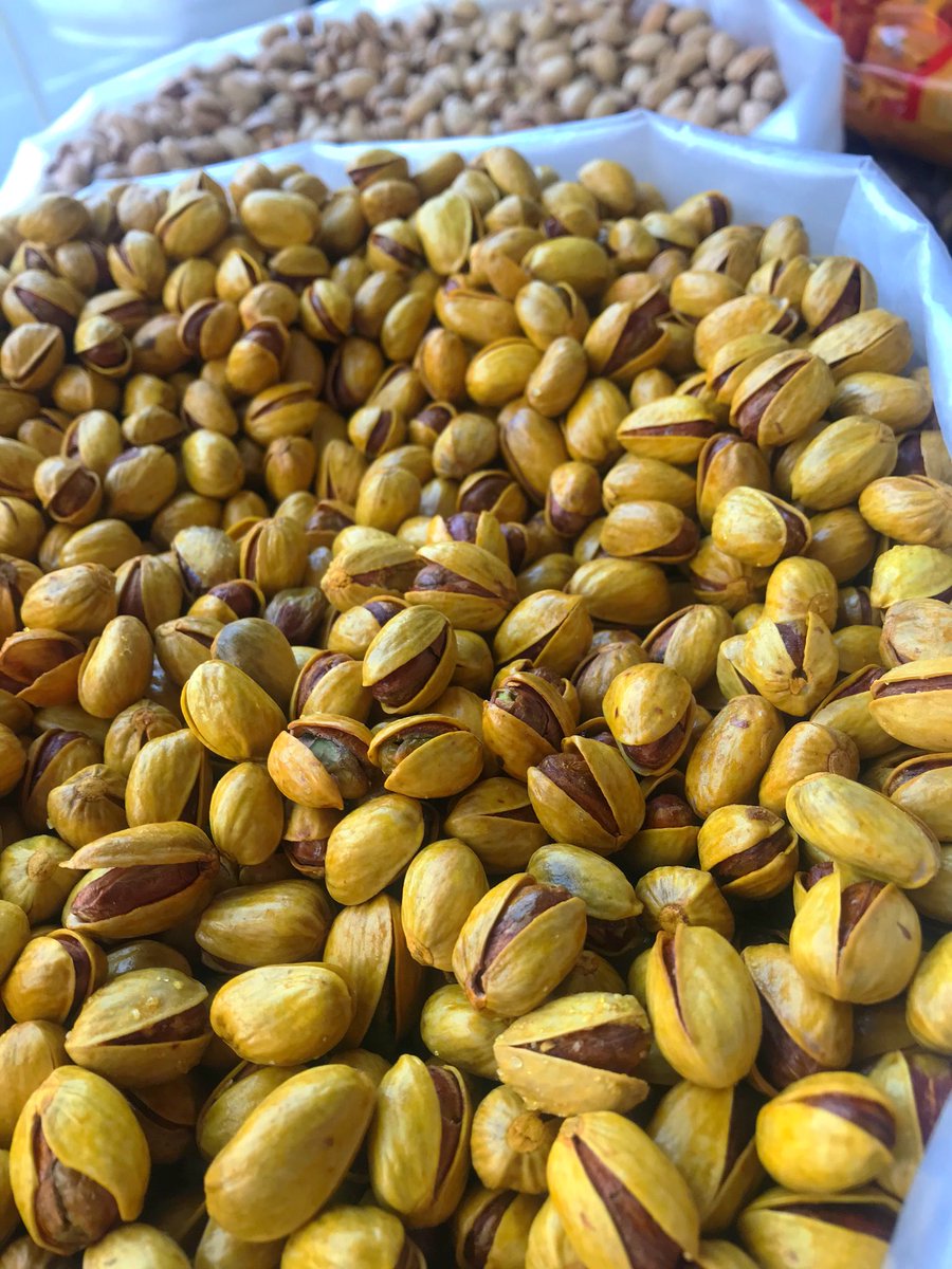syed_aliullah's tweet photo. I’ll just have ONE pistachio ! Said NO ONE ever. #sarcasm_only #factsdaily #pistachio #nuts #nutshot #dryfruit #vegan #healthysnacks #plantbased #souk #streetphotography #foodphotography #instaclick #fooddiaries #rawfood #kitchendiaries https://t.co/tQS4fq15o5