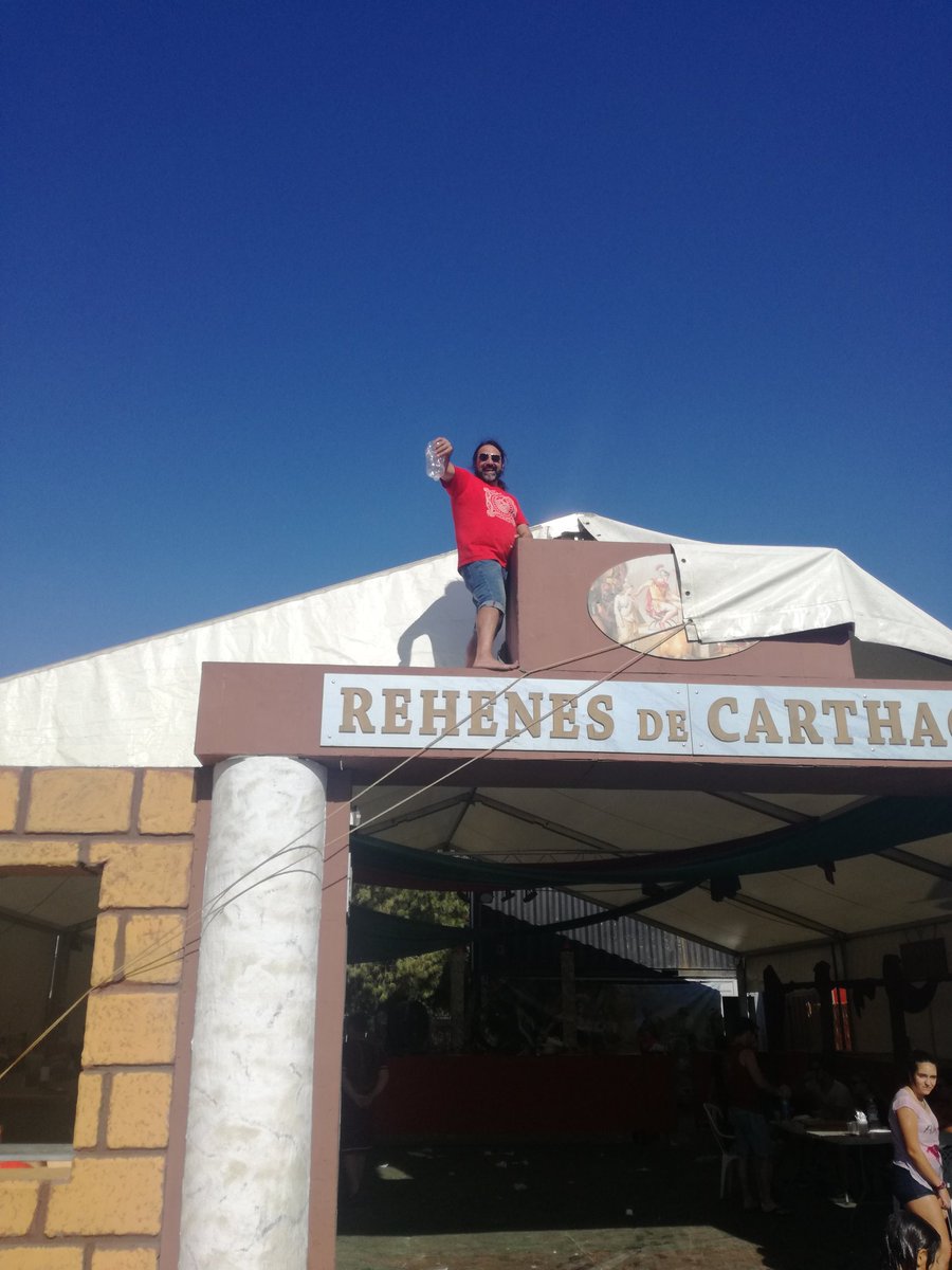 Rehenescarthago's tweet photo. Honderos? Rehenes?
#fiestadelaguacyr2018 #CyR #cyr2018 https://t.co/kmWA49P1gi