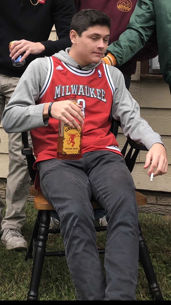 gavinfalk17's tweet photo. Greeeeasssyy😂 #Oktoberfest2018 https://t.co/wUb73gxnFv
