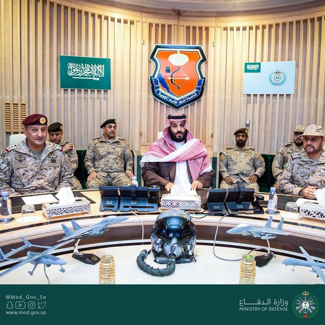 سمو #ولي_العهد يزور القوات العسكرية في المنطقة الجنوبية ويترأس إيجازاً عن سير العمليات العسكرية لقوات التحالف في منطقة المسئولية ونوعية العمليات المخطط تنفيذها .
 mod.gov.sa/MediaCenter/Mi…