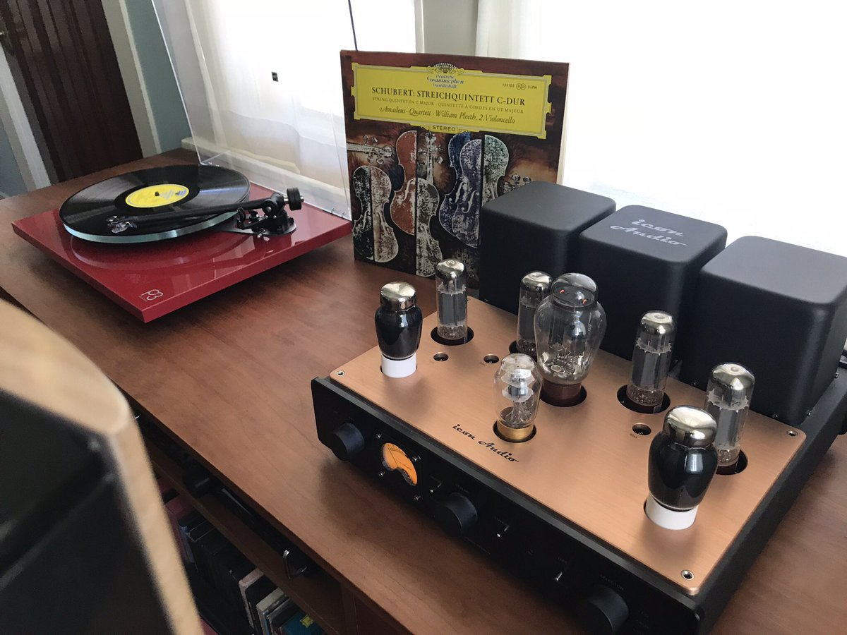 netchord's tweet photo. Fab Four + 1 #SundayMorningAnalog @RegaResearch @iconAudioLtd @DGclassics https://t.co/V2ltTZspTi