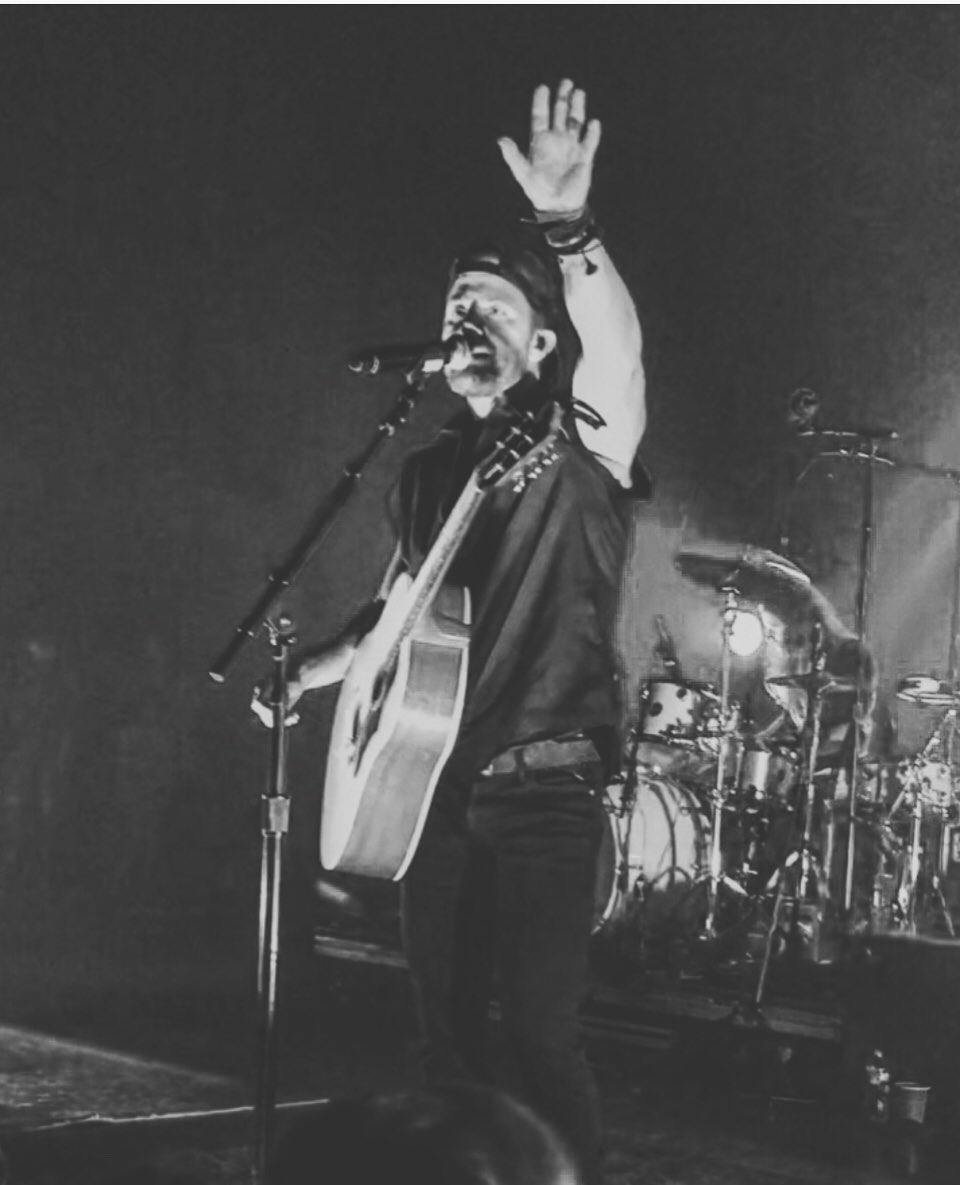 lrstahl's tweet photo. I can’t say enough about this experience. I’d pay for it 100 times over. @kipmooremusic, you may have forgotten the words to “Mary Was The Marrying Kind,” but no worries. I had your back. Thank you for an unforgettable performance. You were born to do this. 🖤 https://t.co/2bPEWrwYZt