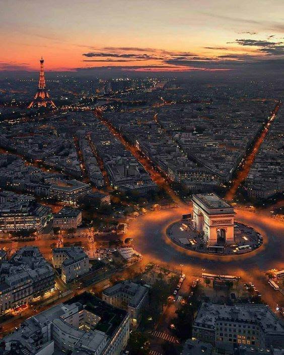 seidelisle's tweet photo. The architecture reflects the soul of a city #Paris #seildel'isle#photography# https://t.co/LOWEkHtenH