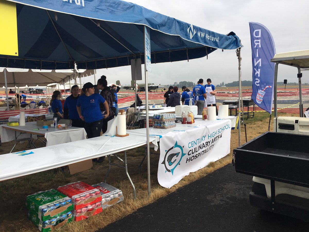 HSD_CCP's tweet photo. HSD CCP representing at the Oregon International Air Show @hillsboro_sd  @OregonHOSA @ProStart #CareerandCollegeReady #airshow https://t.co/gbRW26fmON