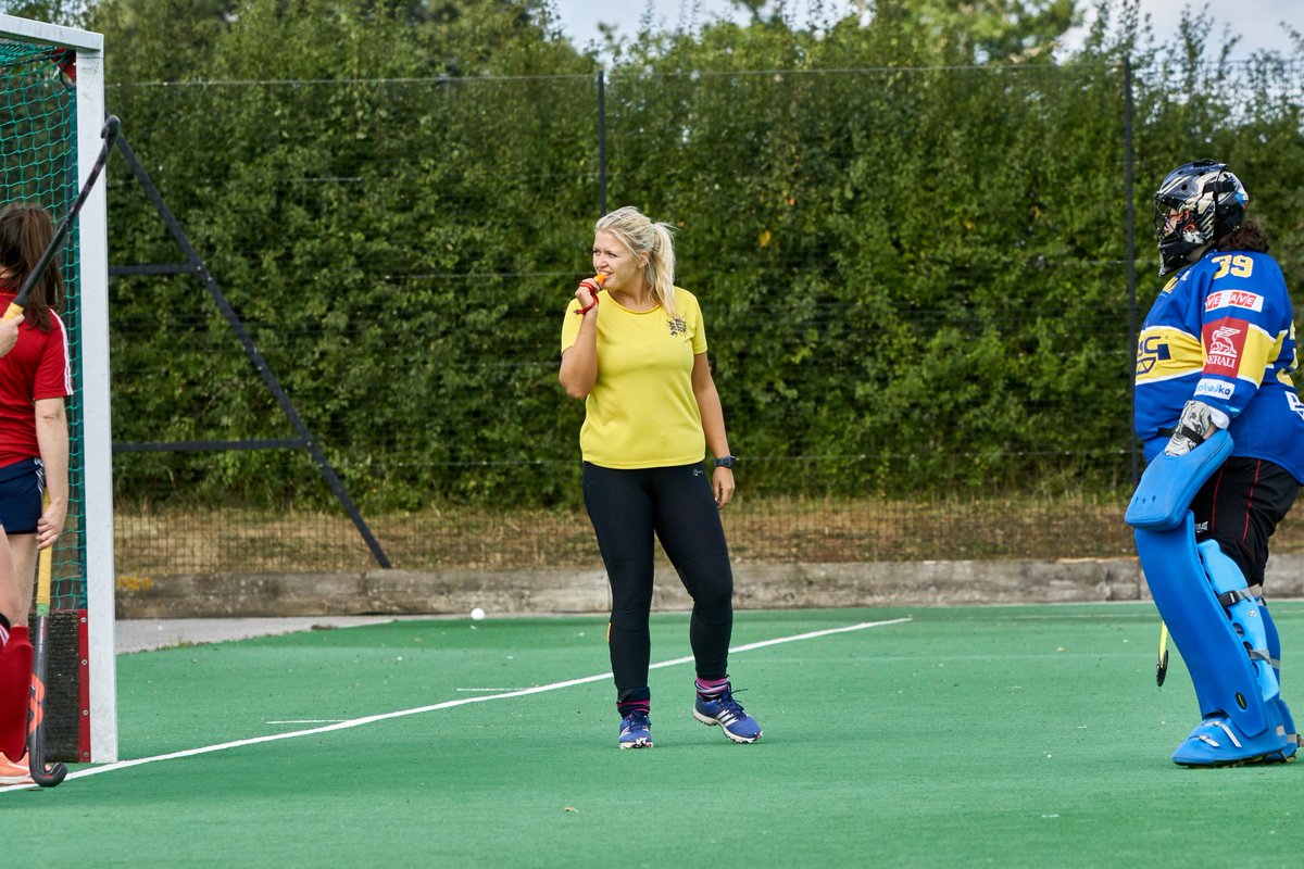 chrisdicken's tweet photo. @EHUmpiring #umpirecam last one from me - Ferne Rowland umpiring at Northampton Hockey Club https://t.co/740Gzz14kf