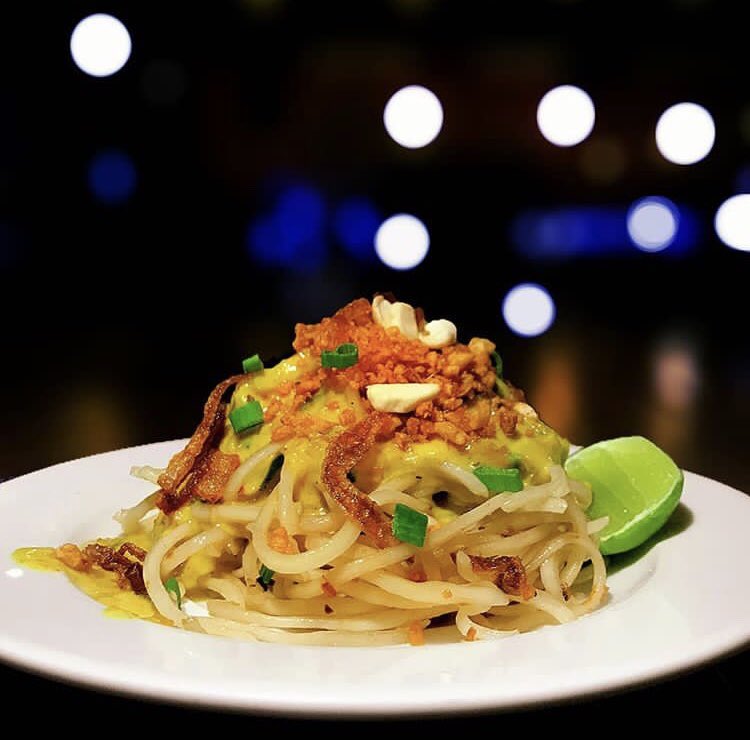 Sunday dinner scenes ✔️😍
.
📸 : @punehungry
.
@footloosethegastropub located in Viman Nagar is a casual dining whose live music,drinks &amp; some delish Khao Suey is sure to fix you up for tonight😋
.
#khaosuey
#thepunefoodie