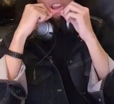 meowmeyow_'s tweet photo. Crush na crush ko talaga kamay ni Koi :-( lintek hahahahaha! https://t.co/NWV15qE3mn