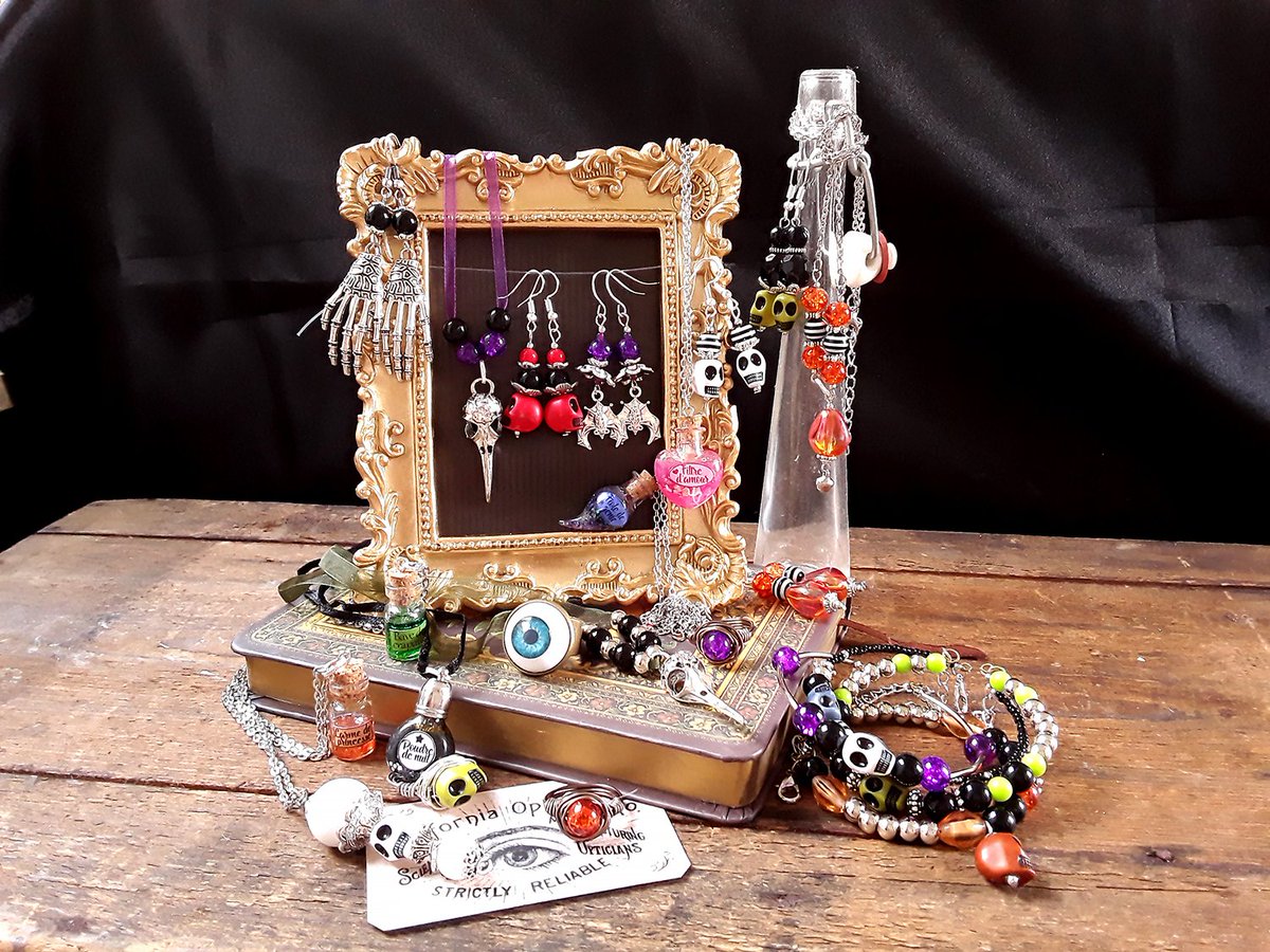 LunaManaShop's tweet photo. 🎃 Collection de bijoux pour Halloween 🎃
https://t.co/4O0TXCnv4V
👻 Des pièces uniques réalisées à la main 👻
=> -15% sur toute la collection <=
😈 Sois prête pour le 31 😈
#halloween #sicoquette #bijoux https://t.co/cwm5FcY0vb