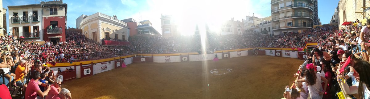 embestidas's tweet photo. ⚠️ "#Algemesí y su #SetmanadeBous son referente de organización y participación... más de 35.000 espectadores alrededor de los eventos taurinos... Un tesoro a cuidar y contar sin tapujos ni complejos en voz alta" https://t.co/4zw7XdvUyO https://t.co/4r3epv0mms