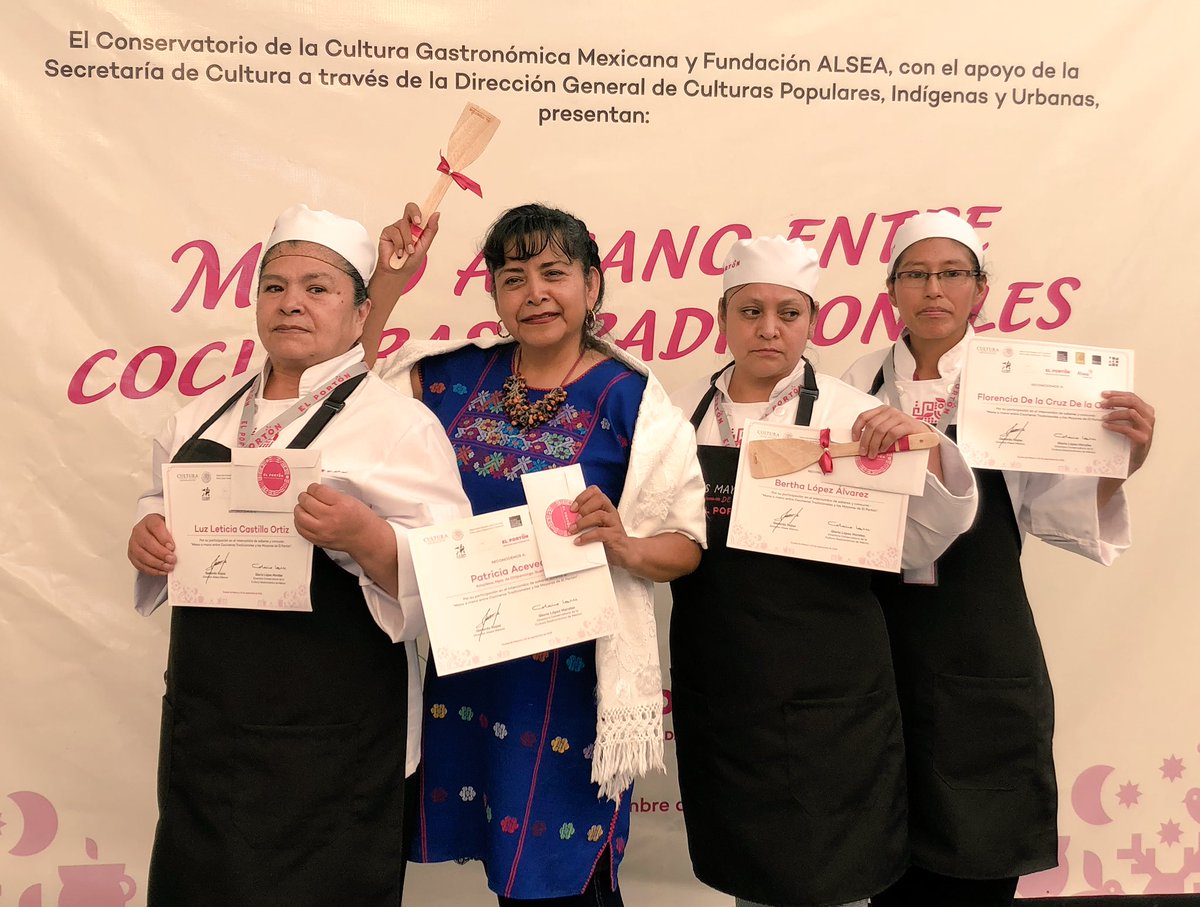 CCGM_MX's tweet photo. Mejor platillo de rescate #ManoAMano: Ayotl de campo Cocinera: Patricia Acevedo, Chilpancingo, Guerrero.
Mayoras @ElPortonMexico: Bertha López, Luz Castillo y Florencia De La Cruz. https://t.co/ZsBPpKpNw3