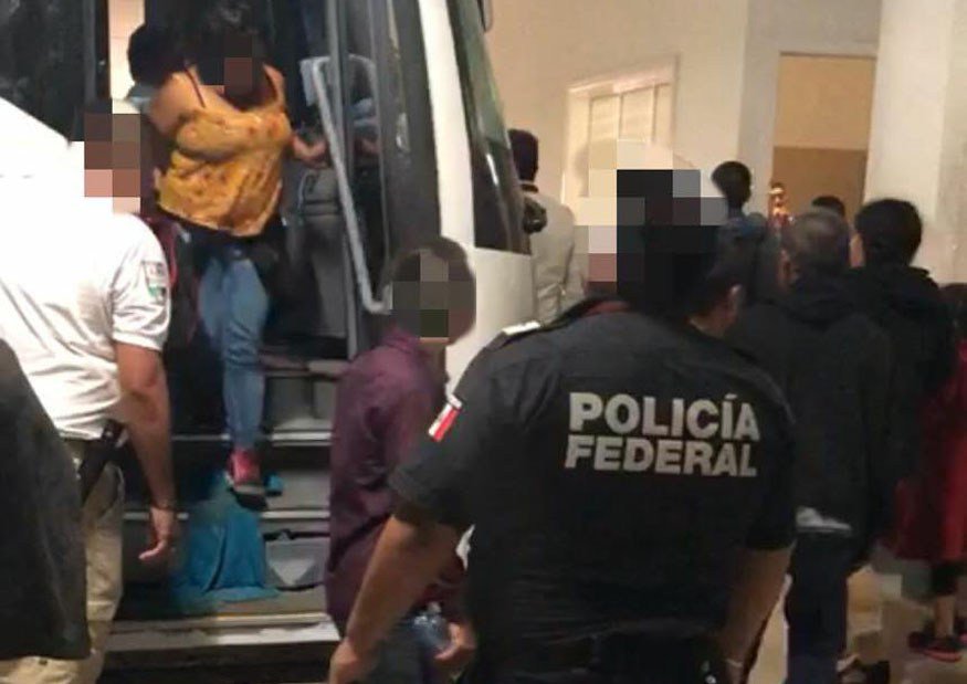 Veracruz: Aseguran autobús con 64 indocumentados en Acayucan. Noticias en tiempo real