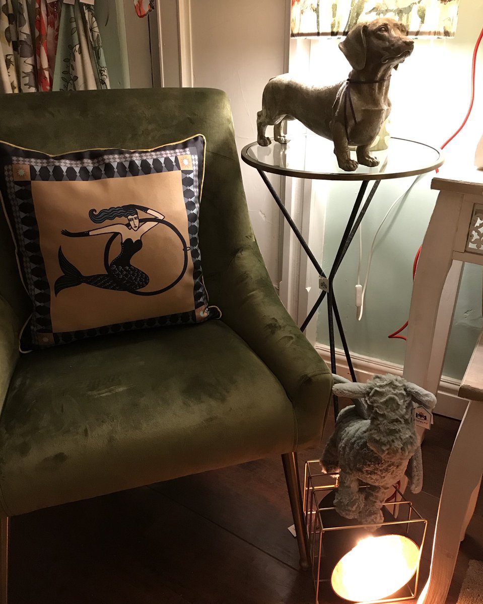 maysparlour's tweet image. Have some new furniture for the Parlour so it called for some Sunday night styling #shop #homefurnishings #statementchair #greenvelvet #homestyling #maysparlour #whaleybridge #furniture