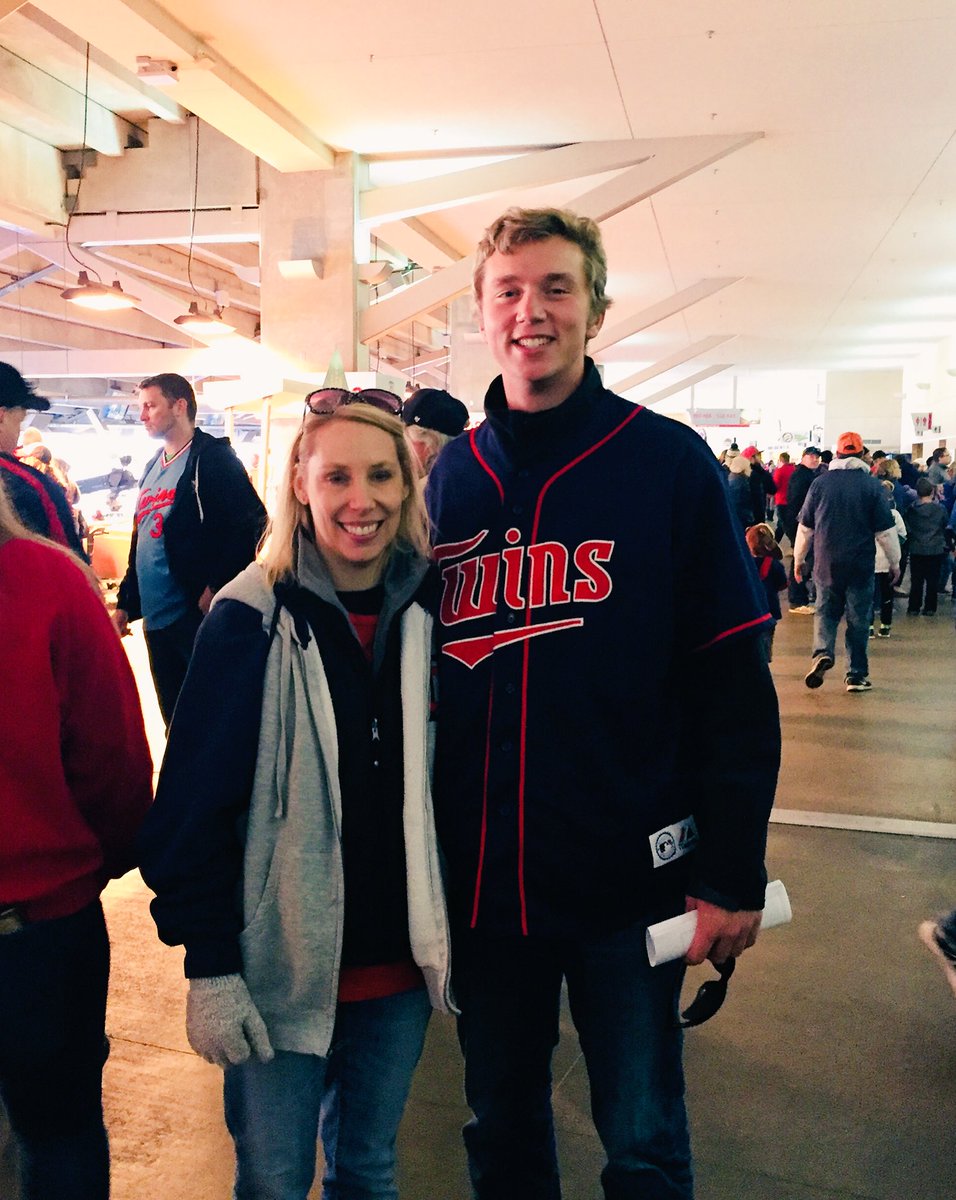 NH2ndGrade's tweet photo. Team building at the Twins game! #nhislearning #MNTwins #2ndgrade @peter https://t.co/Wcb8ylP7MF