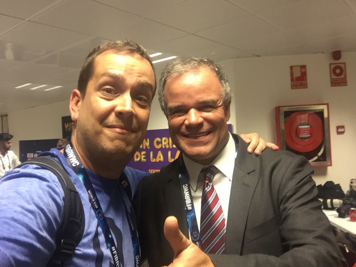 josefelipem's tweet photo. Ah! Y sin el empeño de este hombre, que sale menos en la foto, no habría habido Mundial, jabat@s! 😉 https://t.co/UExJhm4aUp