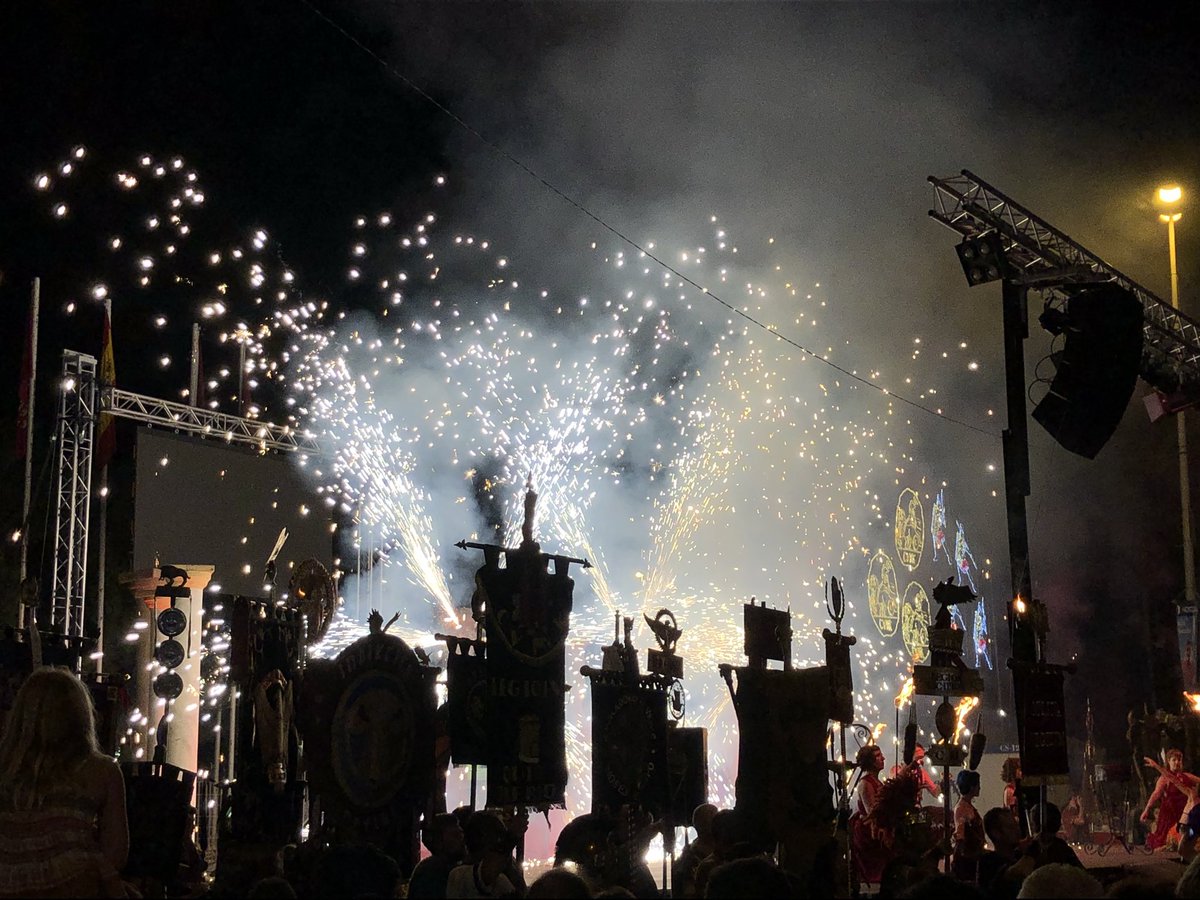 IsabelGarciax2's tweet photo. Hasta el año que viene!! 🎉🎉
Enhorabuena a todos los que con vuestro trabajo y esfuerzo haceis posible estas fiestas!! 💪💪
#cartaginesesyromanos ⚔️
#CyR2018 https://t.co/x6yUv8uXpl