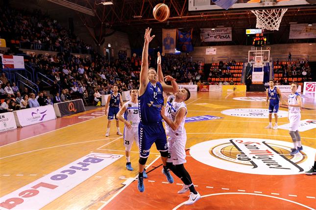 ¿Qué opina la <a href="/aejbaloncesto/">AEJB</a> del nuevo acuerdo televisivo de la #LEBOro? Hablamos ya con <a href="/Garcianavea12/">Jorge García Navea</a>, cara visible del sindicato de jugadores esradio.libertaddigital.com/directo.html