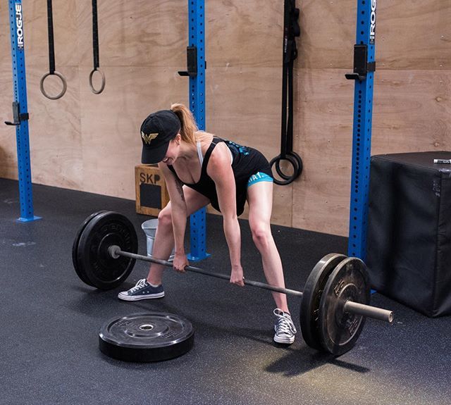 CrossFit925's tweet photo. ⚠️REMINDER⚠️ from @birthfit : When your mama-to-be athletes deadlift, they should always utilize a double over hand grip and lower the barbell from the top position. This is true for both sumo deadlifts or conventional deadlifts!
•
Are you prepared to coach mama-to-be’s … https://t.co/nxARxyXPw4