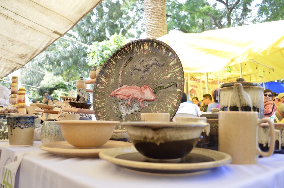 TlahuacRenace's tweet photo. #¡ExcelenteTarde!

¡Asiste! al 11vo. encuentro cooperativo y solidario🤝 2018, donde participarán diversos comerciantes 👨🏻‍🌾👩🏻‍🍳 de la zona 🌳🌳 ofreciendo sus productos y servicios. Del 27 al 30 de septiembre, en la #ExplanadaDelegacional.

#HagamosComunidad @arturomedinap https://t.co/sjs4UuqAIP