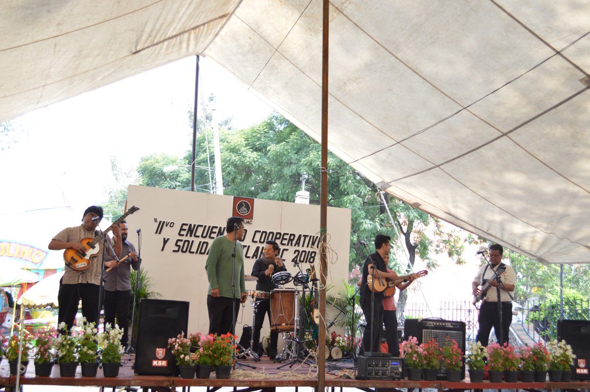 TlahuacRenace's tweet photo. #¡ExcelenteTarde!

¡Asiste! al 11vo. encuentro cooperativo y solidario🤝 2018, donde participarán diversos comerciantes 👨🏻‍🌾👩🏻‍🍳 de la zona 🌳🌳 ofreciendo sus productos y servicios. Del 27 al 30 de septiembre, en la #ExplanadaDelegacional.

#HagamosComunidad @arturomedinap https://t.co/sjs4UuqAIP