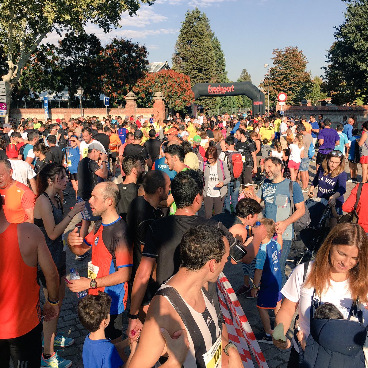 andrestd's tweet photo. Pues hemos hecho La Melonera, con mucho trabajo por parte de @triboostclub, amigos, familiares, voluntarios, vecinos, corredores, policía municipal, Samue, Selur, Madrid Rio y Junta Municipal.
Contento.
#lamelonera #carreralamelonera #triboost #triatlon https://t.co/lRu6U0IWhb