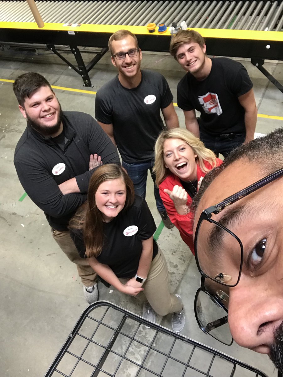 boilerBRIN's tweet photo. Picking, packing & making money...that’s what this awesome team is all about! 💪🏼 #BringOnQ4 #EnhancedSFS #KeepThoseOrdersComing #T1364allin 📦💰 https://t.co/A74GUd5hRC